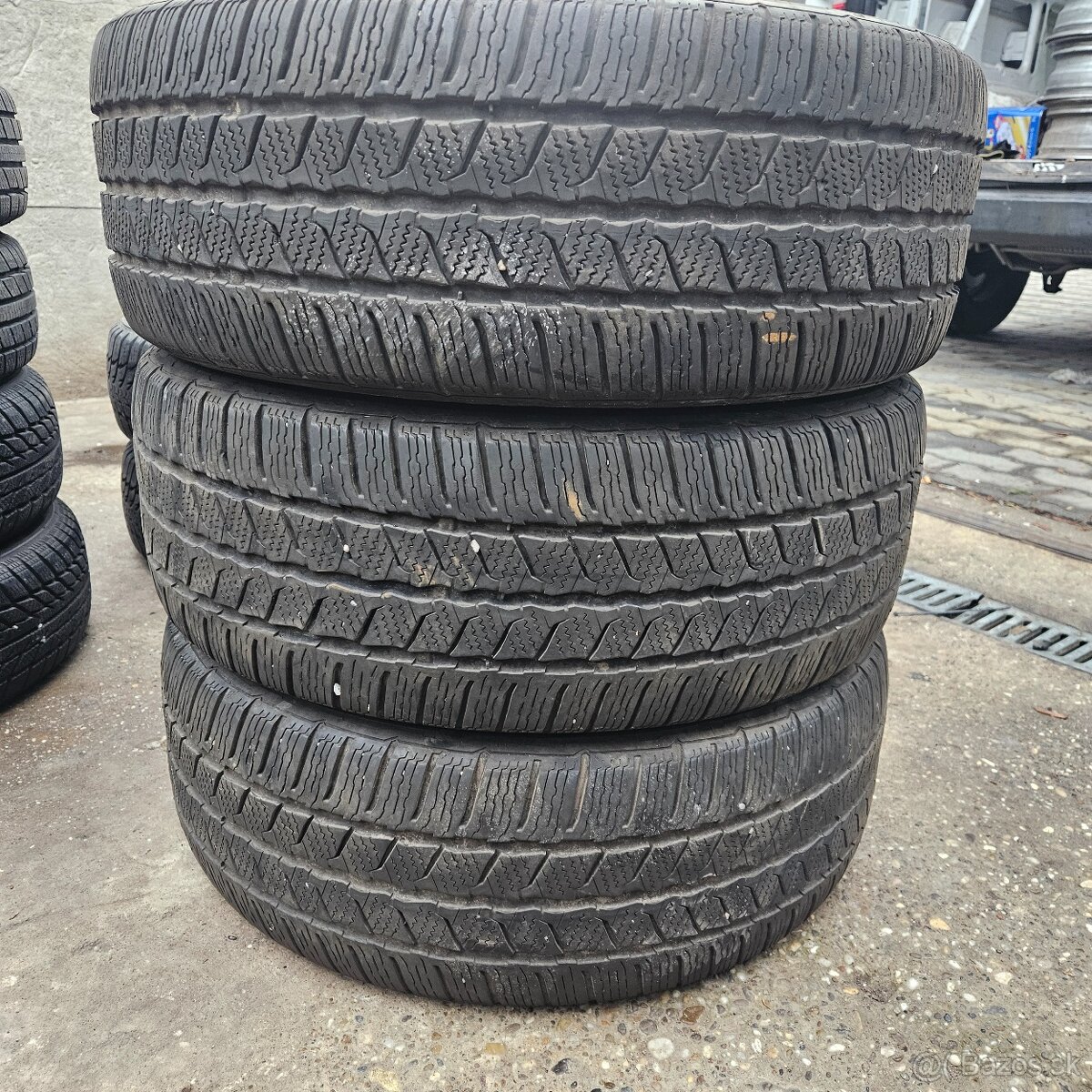 225/55 r17c Continental