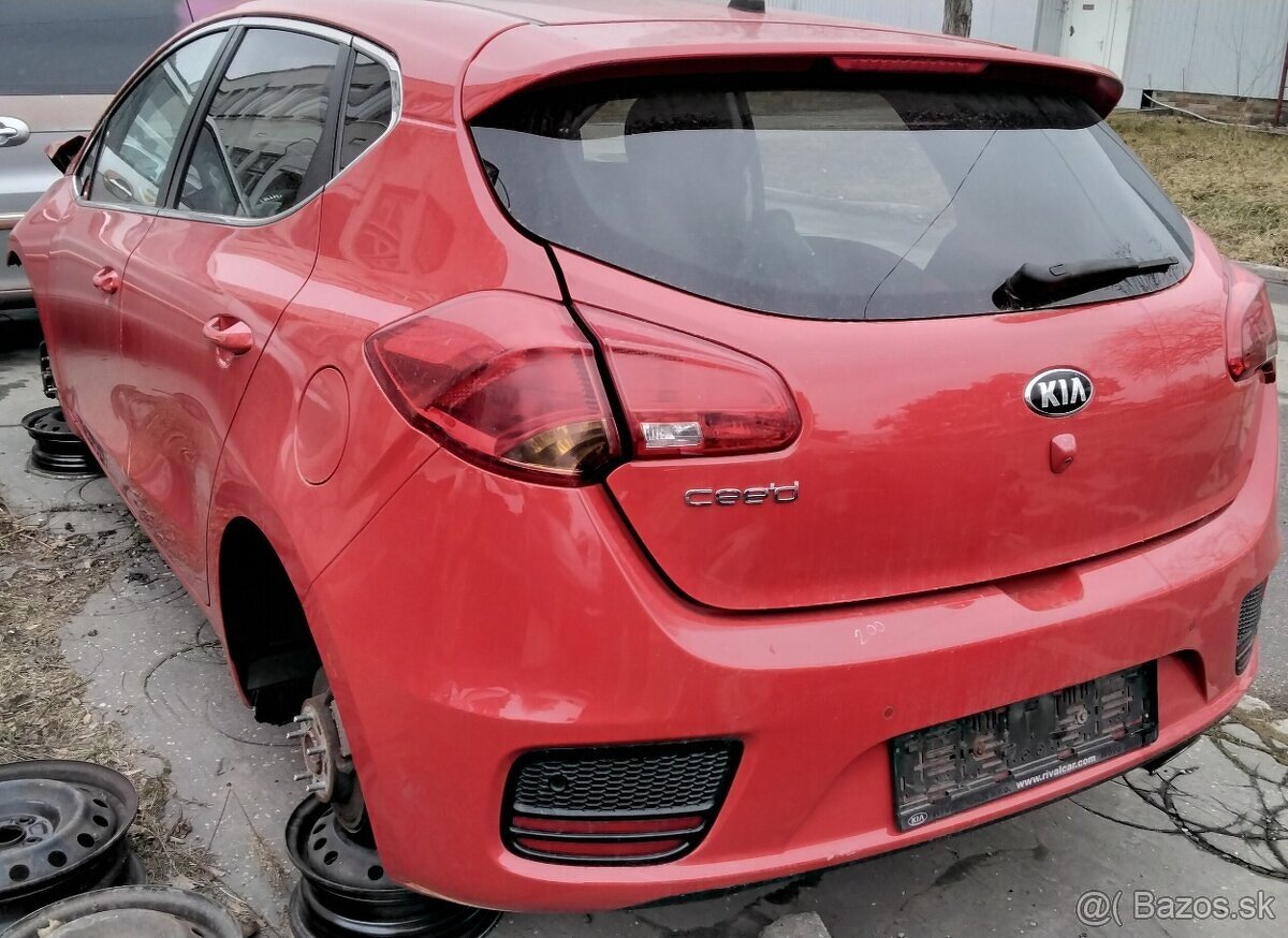 Kia Ceed 1.4 2017 predám PIATE DVERE, SVETLÁ ZADNÉ,  Bočné D