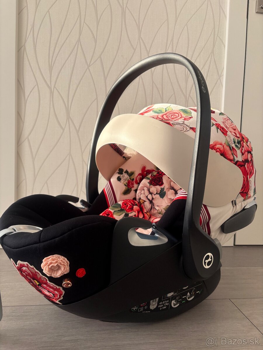 Autosedačka Cybex Cloud T I-Size Spring Blossom Light