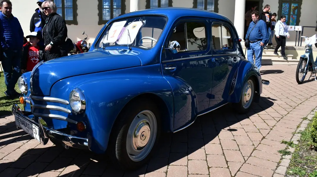 Renault 4CV