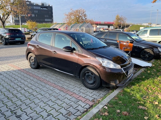 Peugeot 208 1.2 benzin 11400km