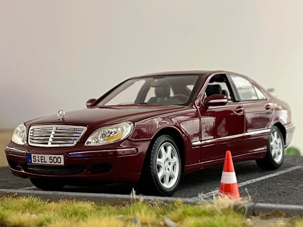 1:18 Mercedes-Benz S-Class (W220) - Burgundy - MAISTO