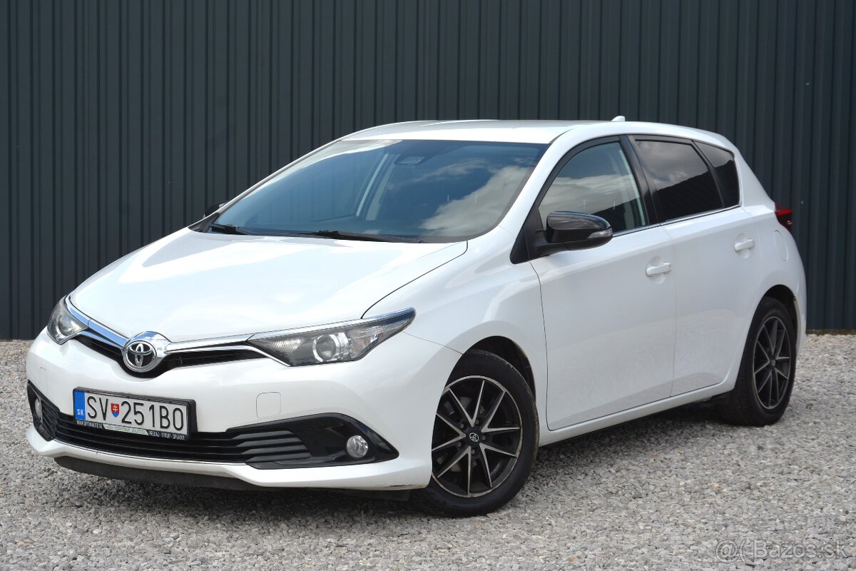 Toyota Auris 1.6 D, kamera, sezónne prezutie