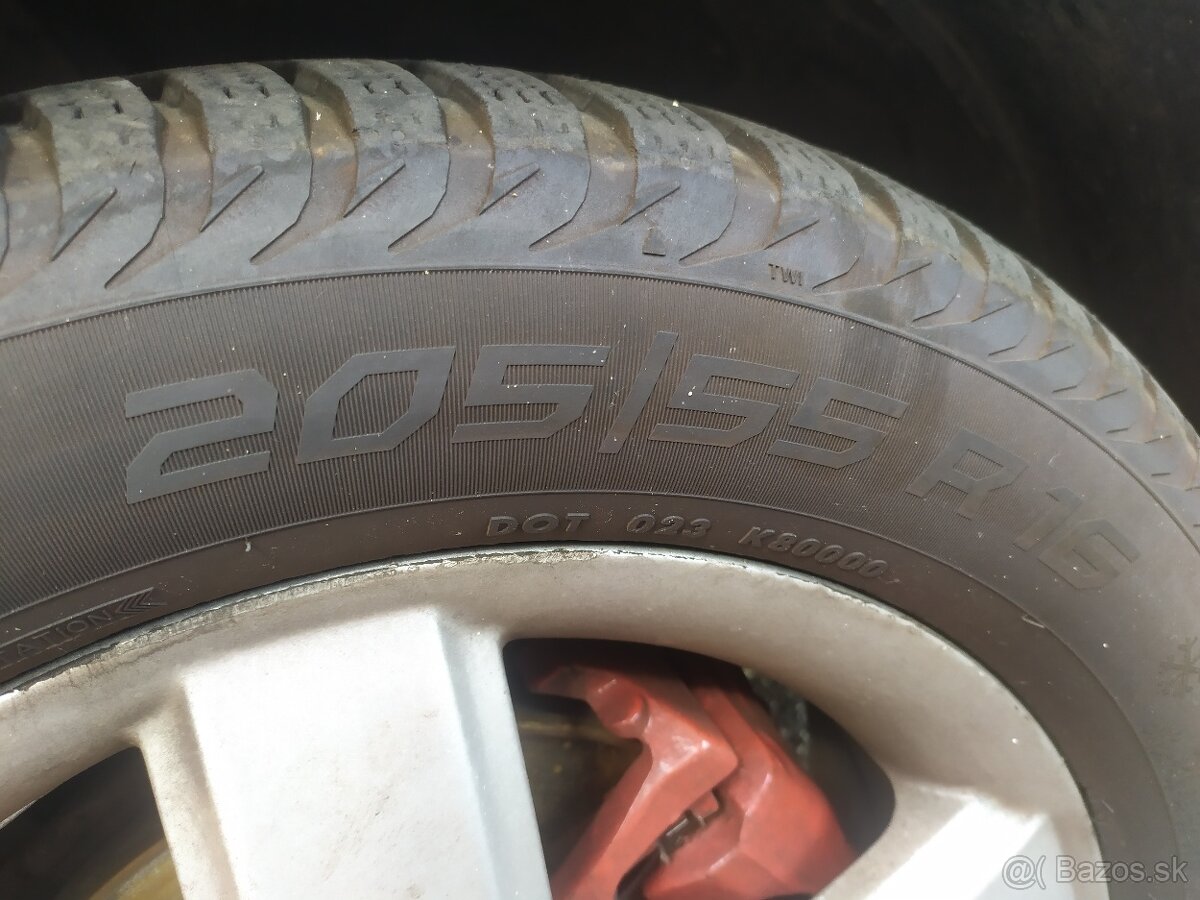 Zimne pneumatiky 205 / 55 R16 vo vybornom stave