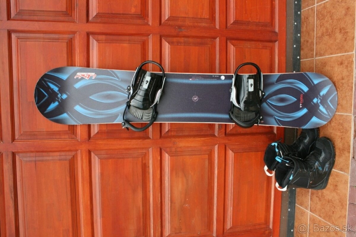 snowboard 157 cm , viazanie salomon , topanky 42