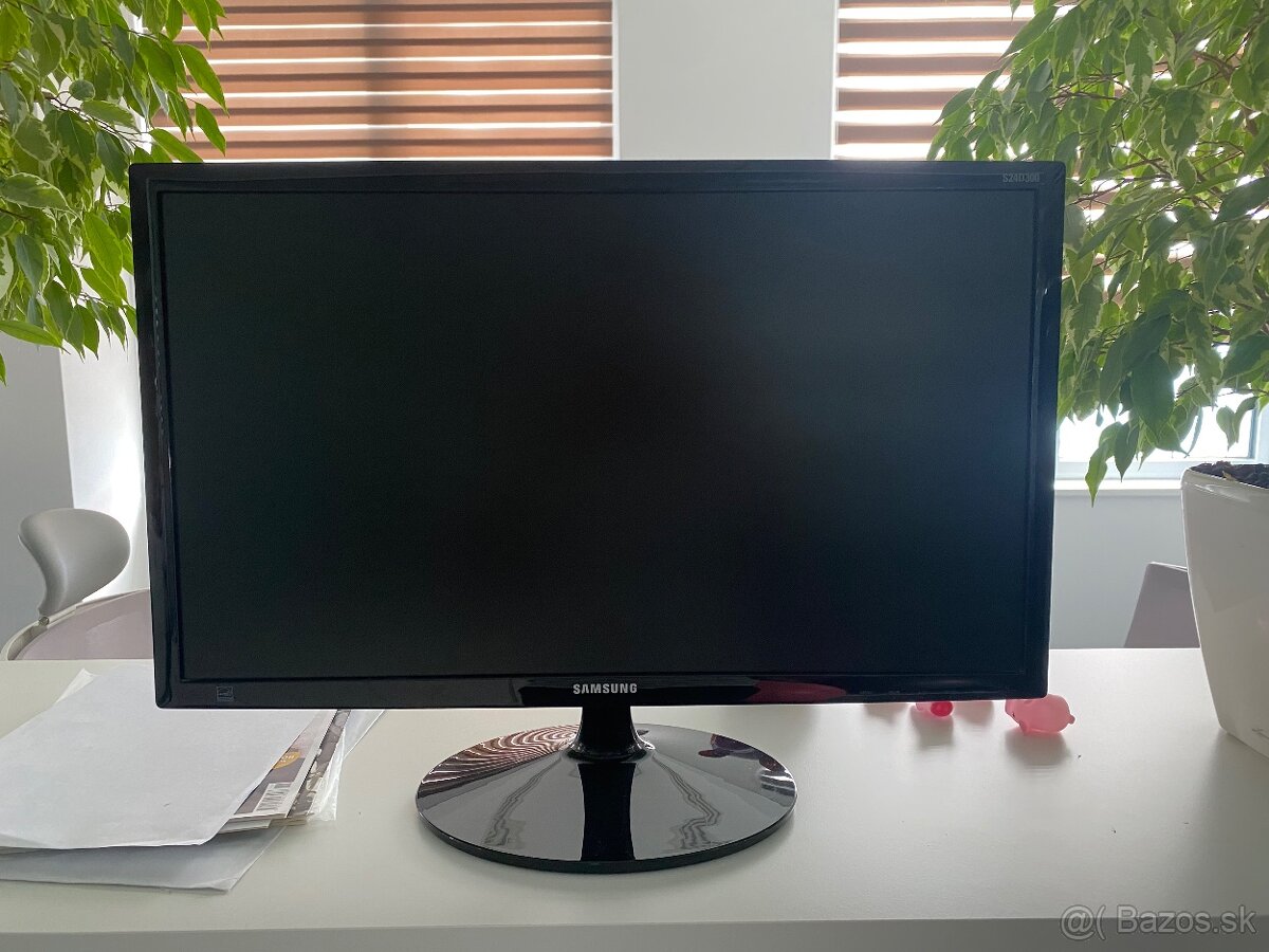 24” FHD 1920x1080 Samsung monitor