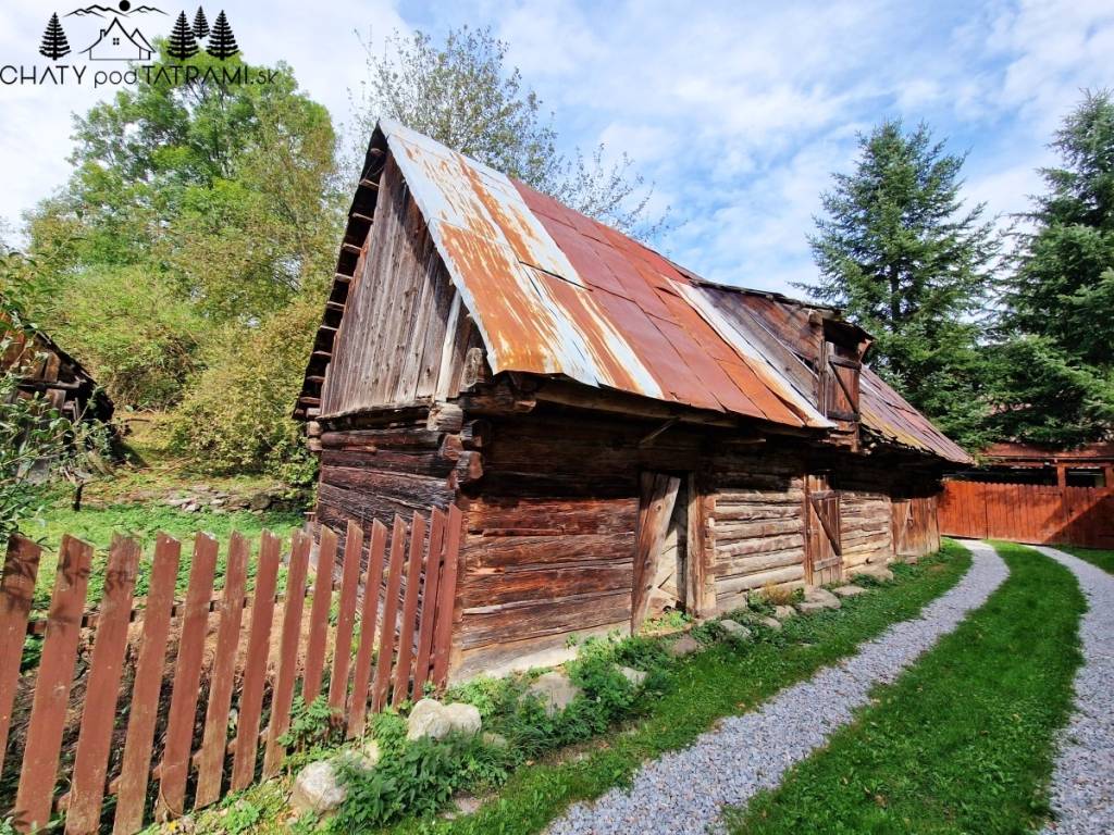 Pozemok s budovou na pokojnom mieste Mýto Nízke Tatry