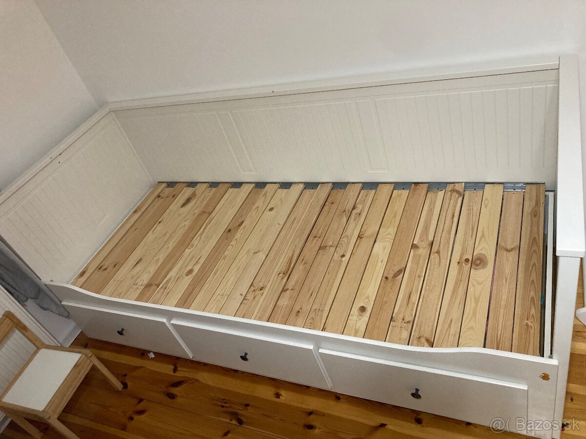 Predám rozťahovaciu posteľ ikea hemnes s úložným priestorom