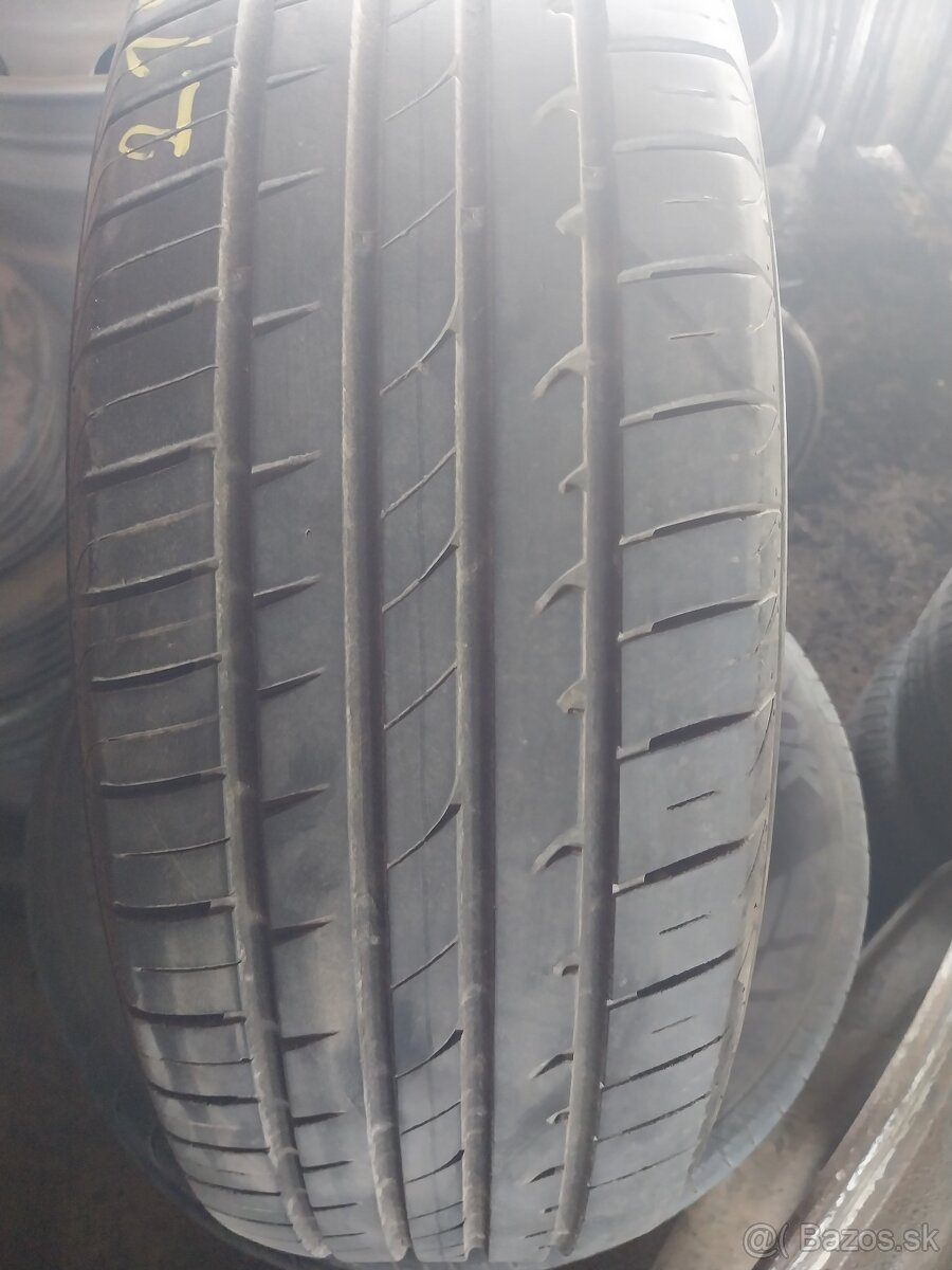 Pneu 215/70R16