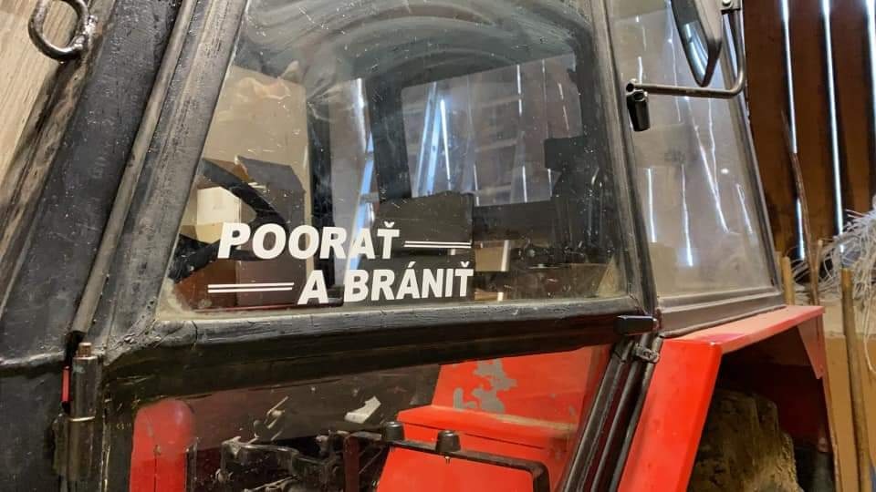 Nálepka na auto Poorat a brániť