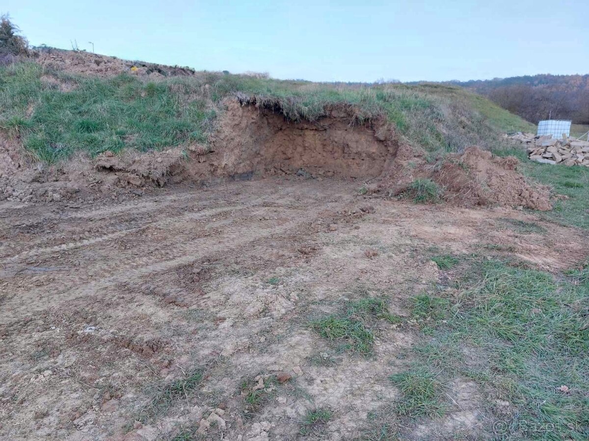 Darujem hlinu za prispevok na odvoz, zmes ornica a ilovita