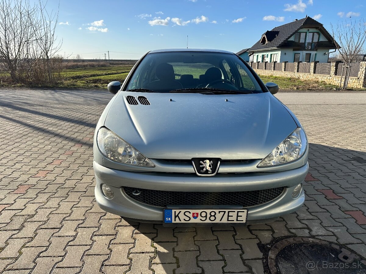 Peugeot 206 1.4 55KW/75PS, r.v. 2.2OO8