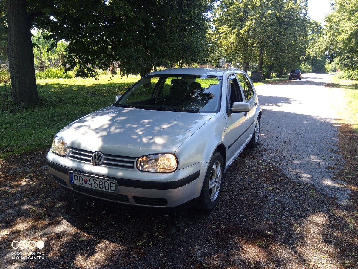 VW Golf 1.6i