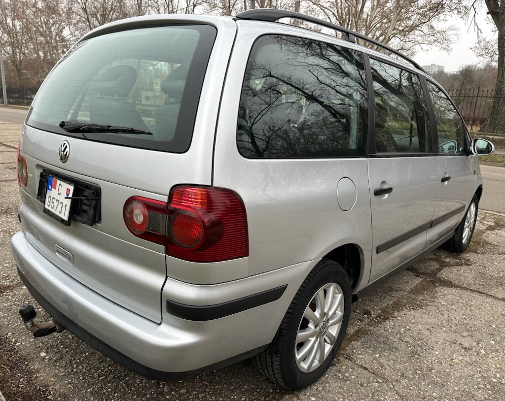 Volkswagen Sharan 1.9 TDI, 85 kW, 2/2010, 7 miestne