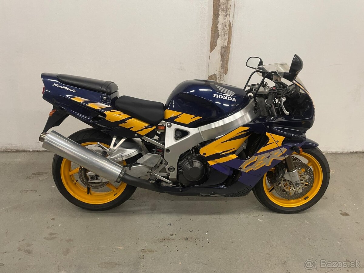 Honda CBR 900RR Fireblade SC28 youngtimer