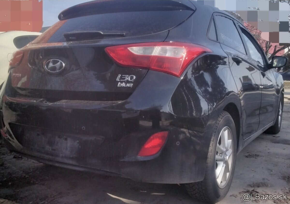 Hyundai i30 1.6 CRDI 2012 predám Piate DVERE, ZADNÉ SVETLÁ,