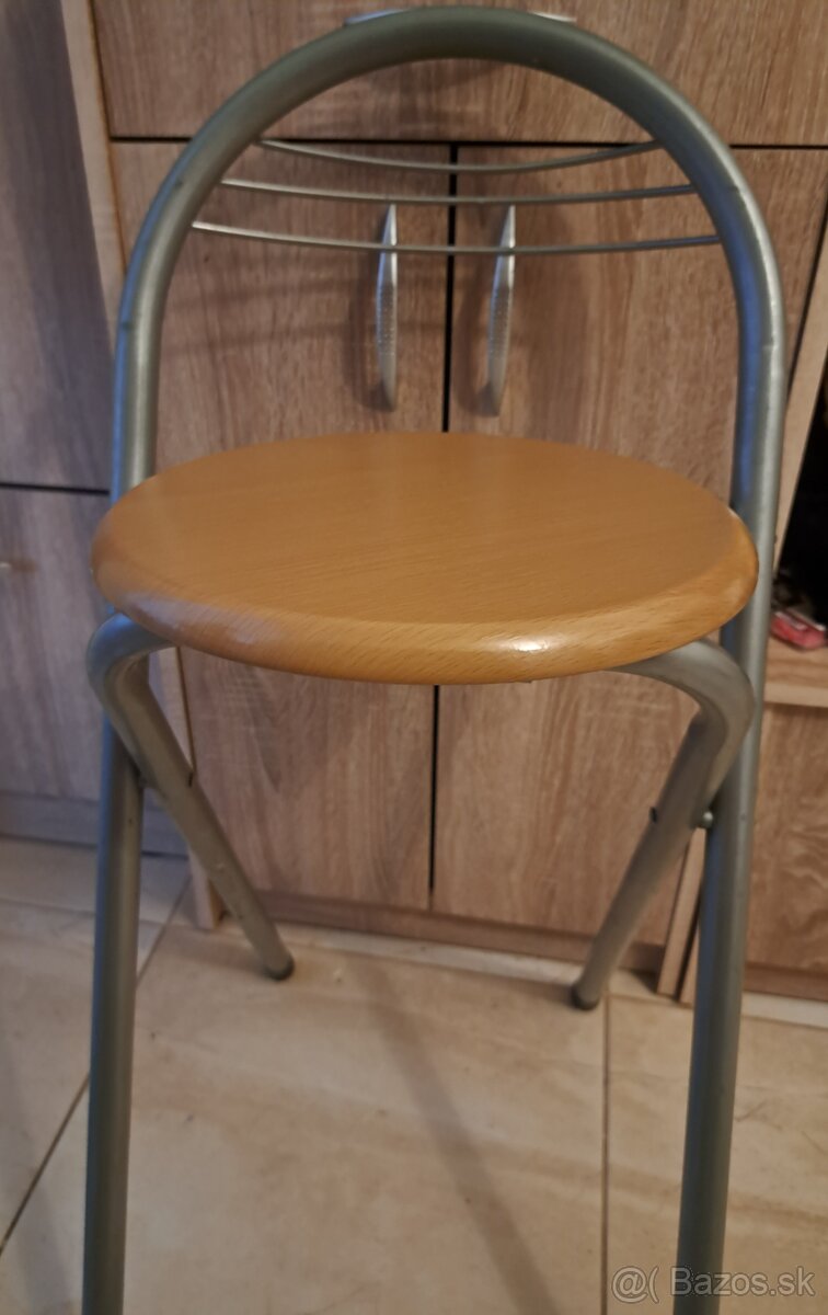 Barová skladacia stolička