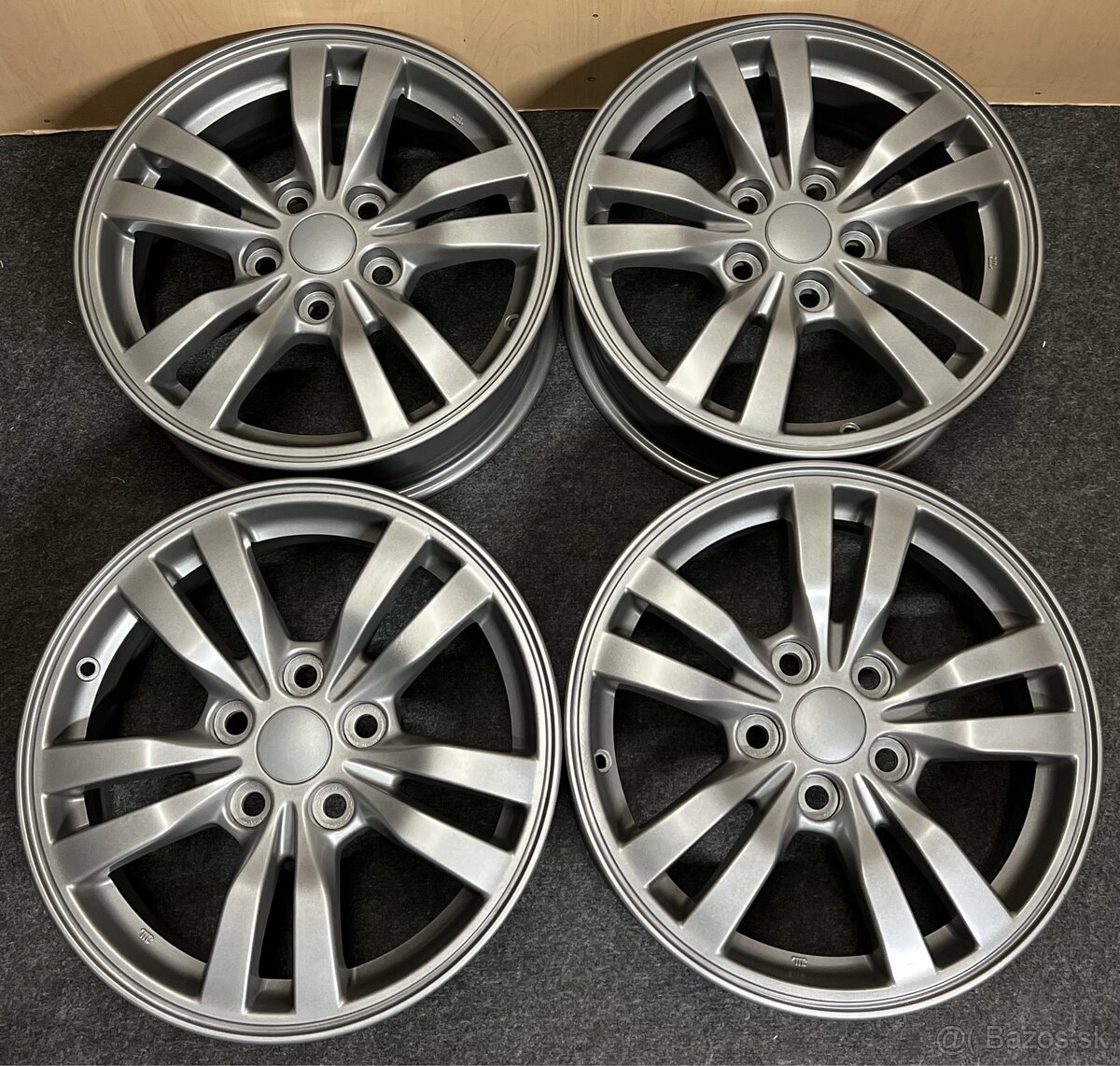 5x114,3 R16 Original Mitsubishi ET 38 svetlý titán