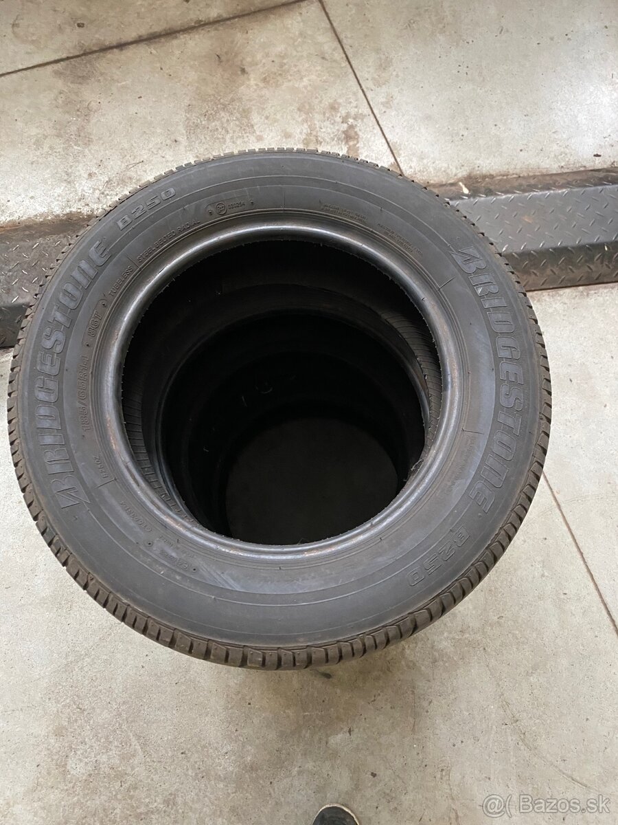 Predám pneu Bridgestone 185/65 R14