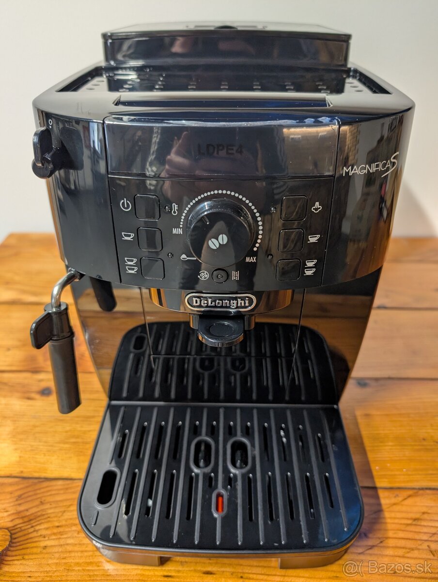 Kávovar Delonghi