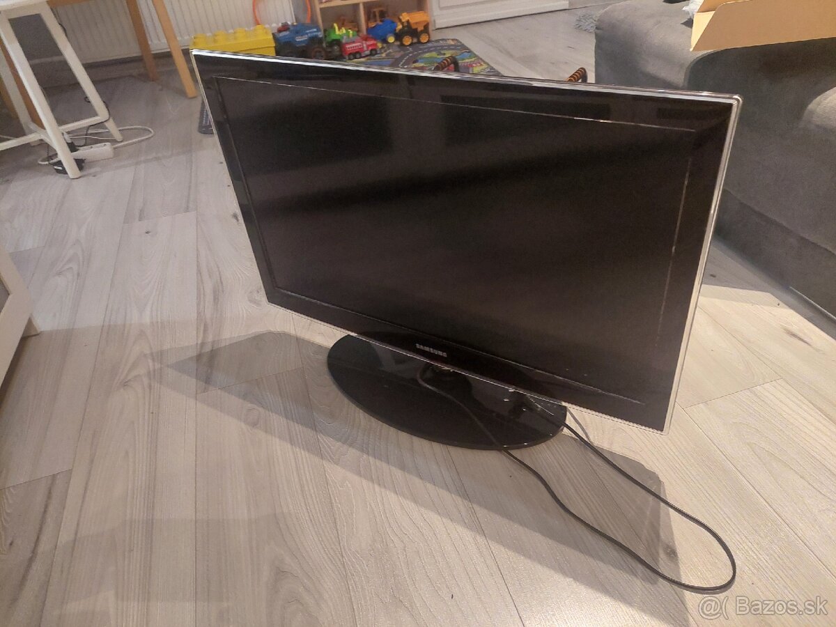 Staršia TV Samsung UE32C4000PW