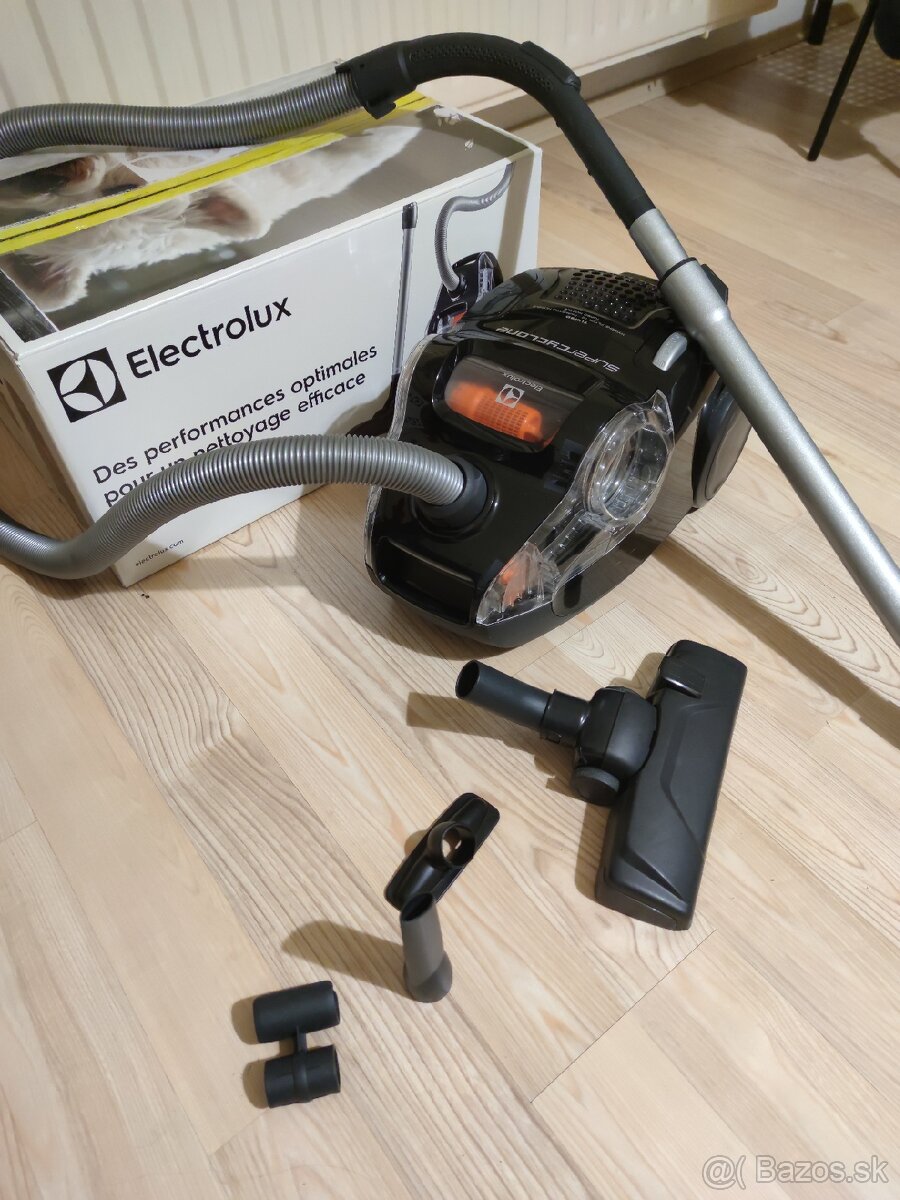 Electrolux vysávač Super cyclone