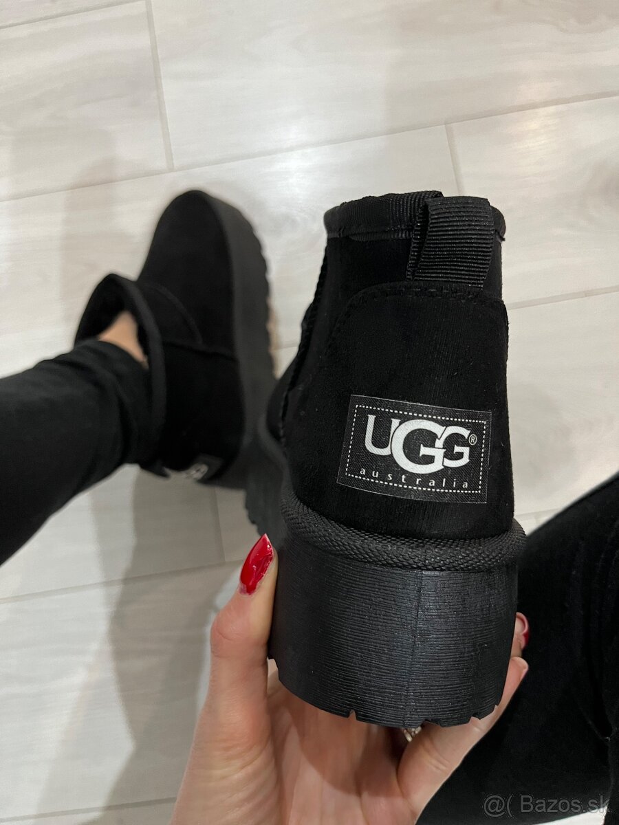 Dámske UGG mini, čierne