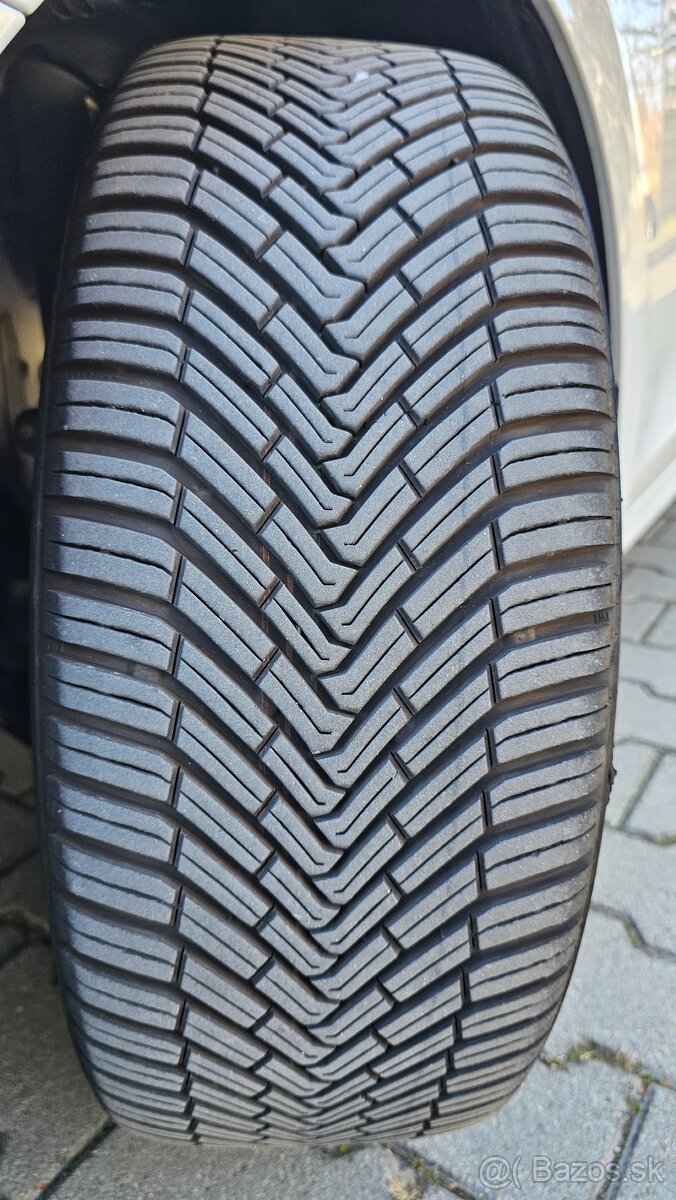 Continental  225/40 R19 93 Y Celoročné