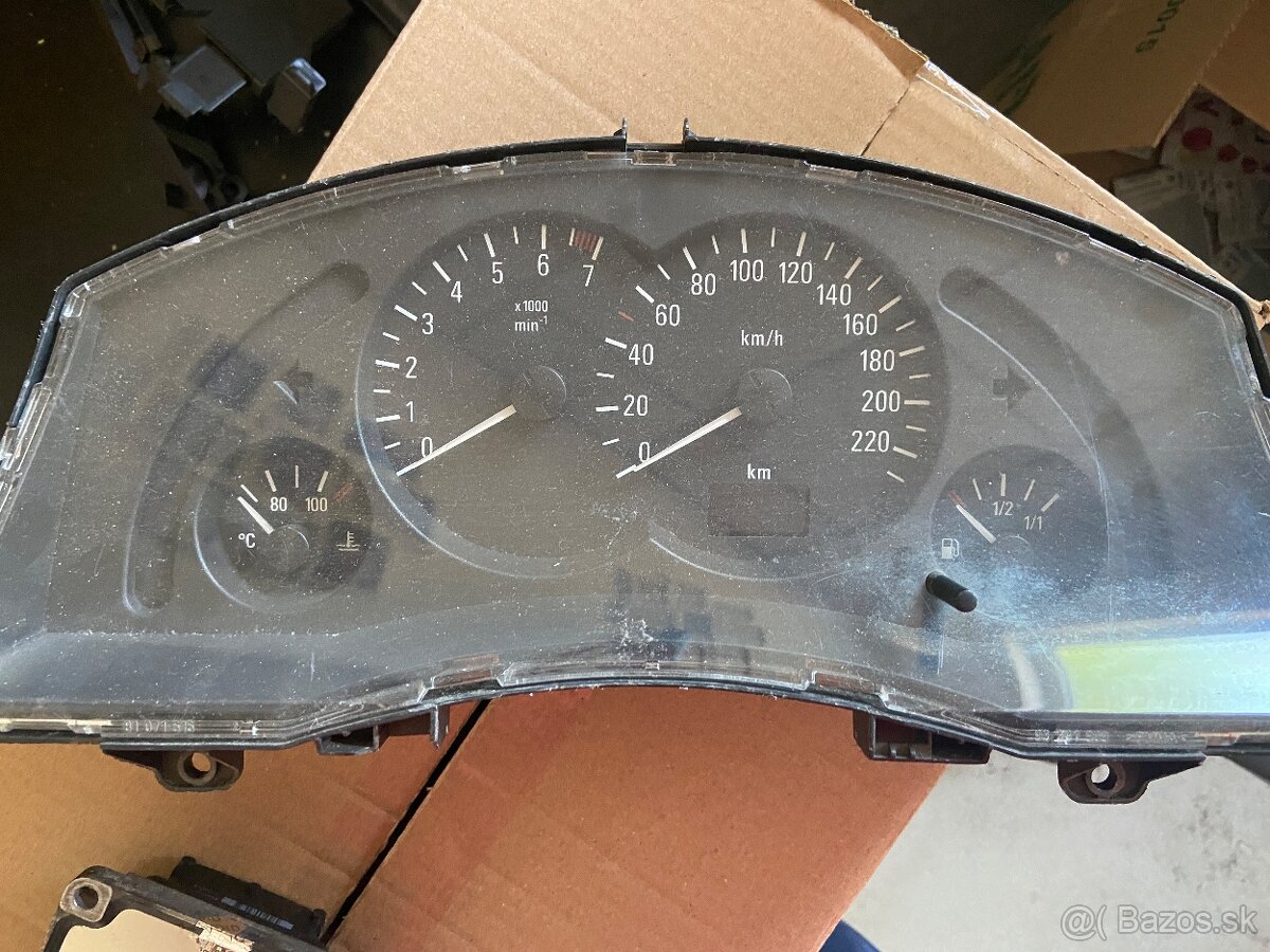 Opel Meriva 1.4 16V benzin tachometer 13173376XK