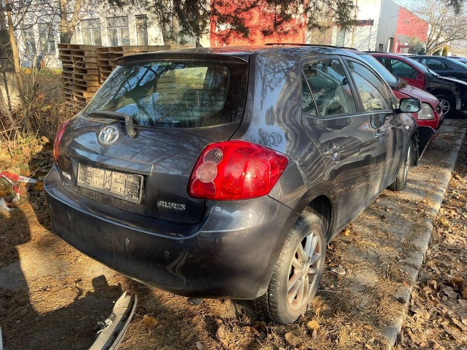 Rozpredám na diely Toyota Auris manuál automat