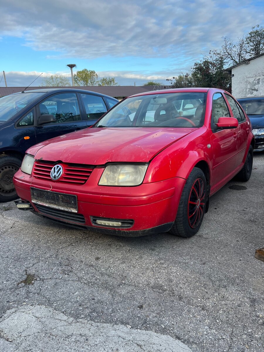 Predám náhradné diely na Volkswagen Bora 2.0benz. 1,9tdi