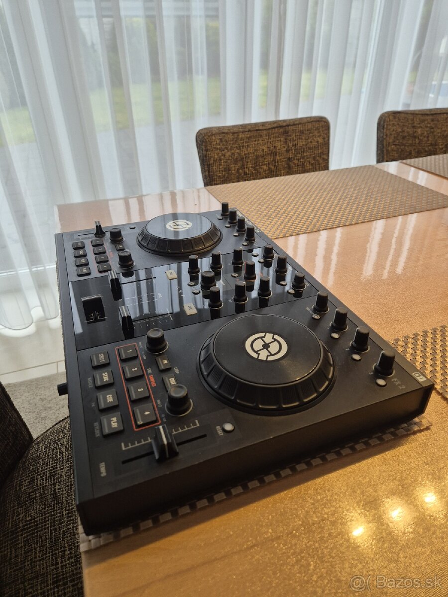 DJ Konzola Traktor Kontrol S2 MK1 v perfektnom stave.