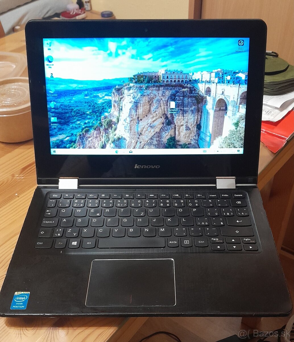 Lenovo YOGA 300