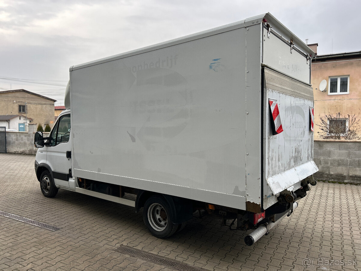 Iveco Daily 3.0 107 kW, skriňový s hydraulickým čelom, DPH