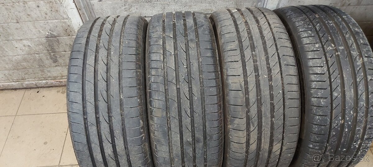 235/45R19 letne