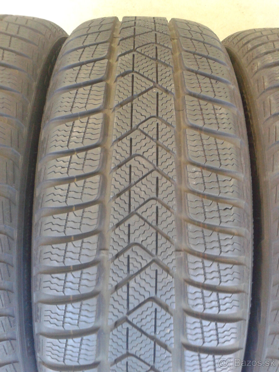 Zimna sada 205/50 R17 93H PIRELLI WINTER SOTTOZERO 3