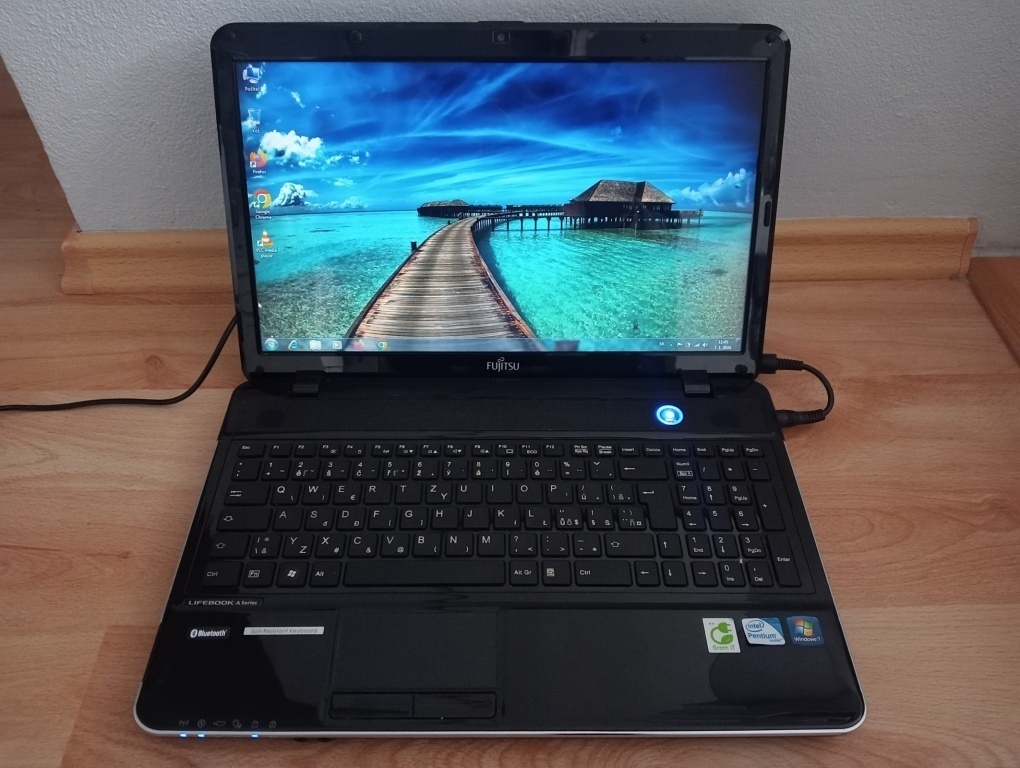 predám notebook Fujitsu Lifebook - 4gb ram - 500gb hdd