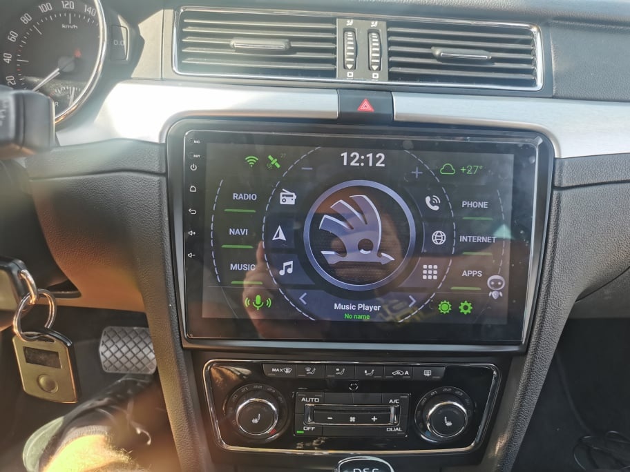 SKODA SUPERB 2  Android WIF GPS ramik radio a cuvacia kamera