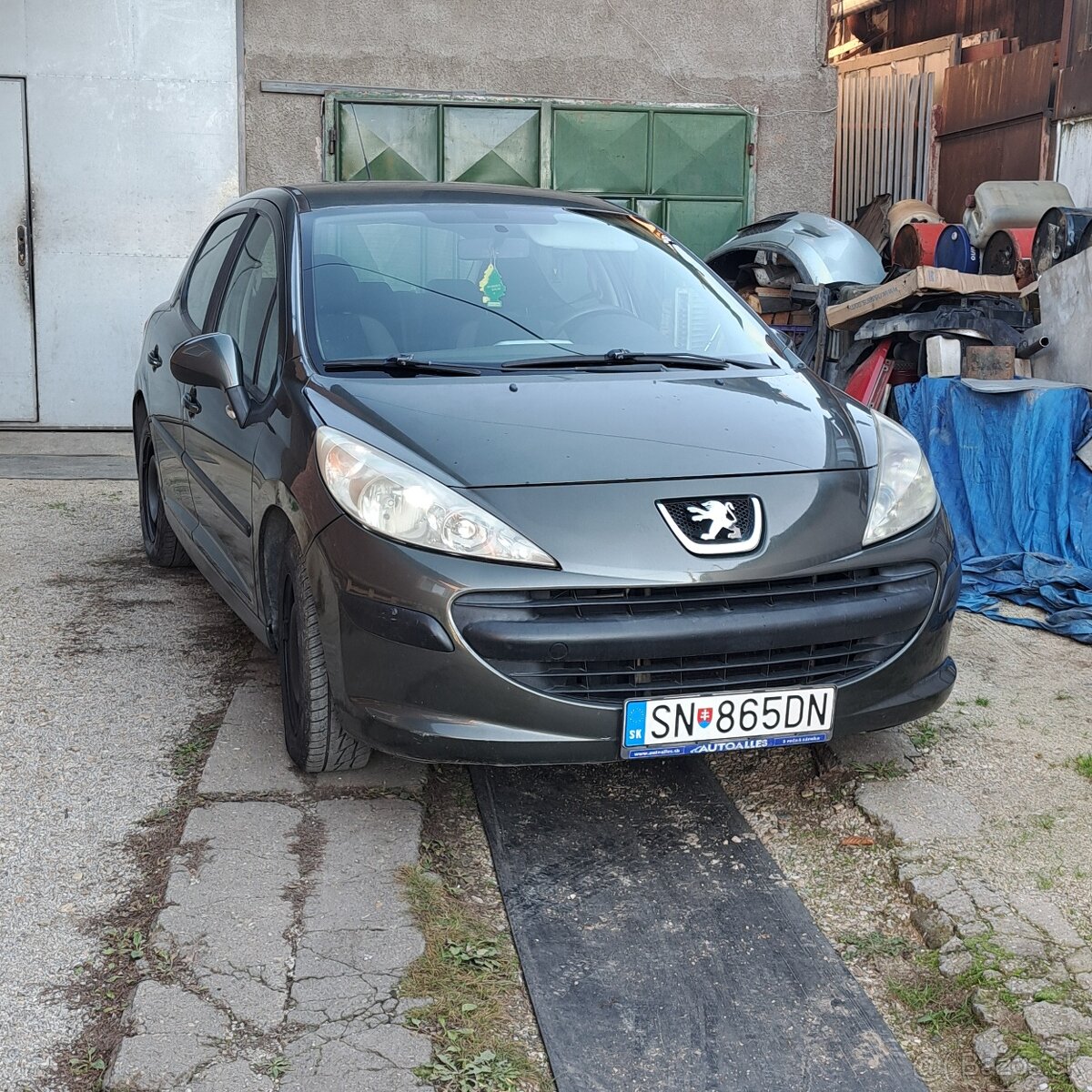 znížena cena ,poškrabaný lavý bok peugeot 207 1,4 Hdi