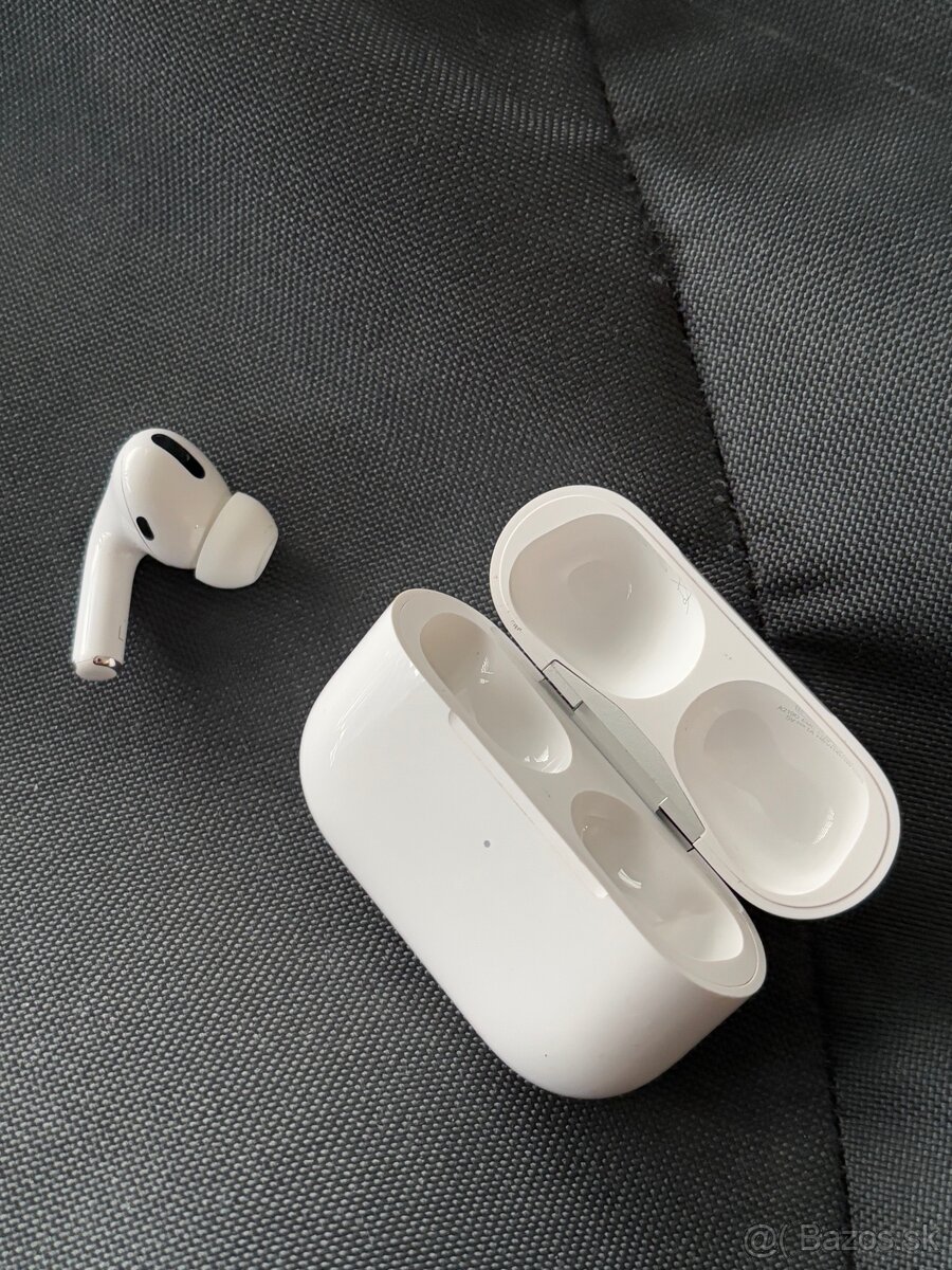 AirPods Pro1 - puzdro a sluchadlo