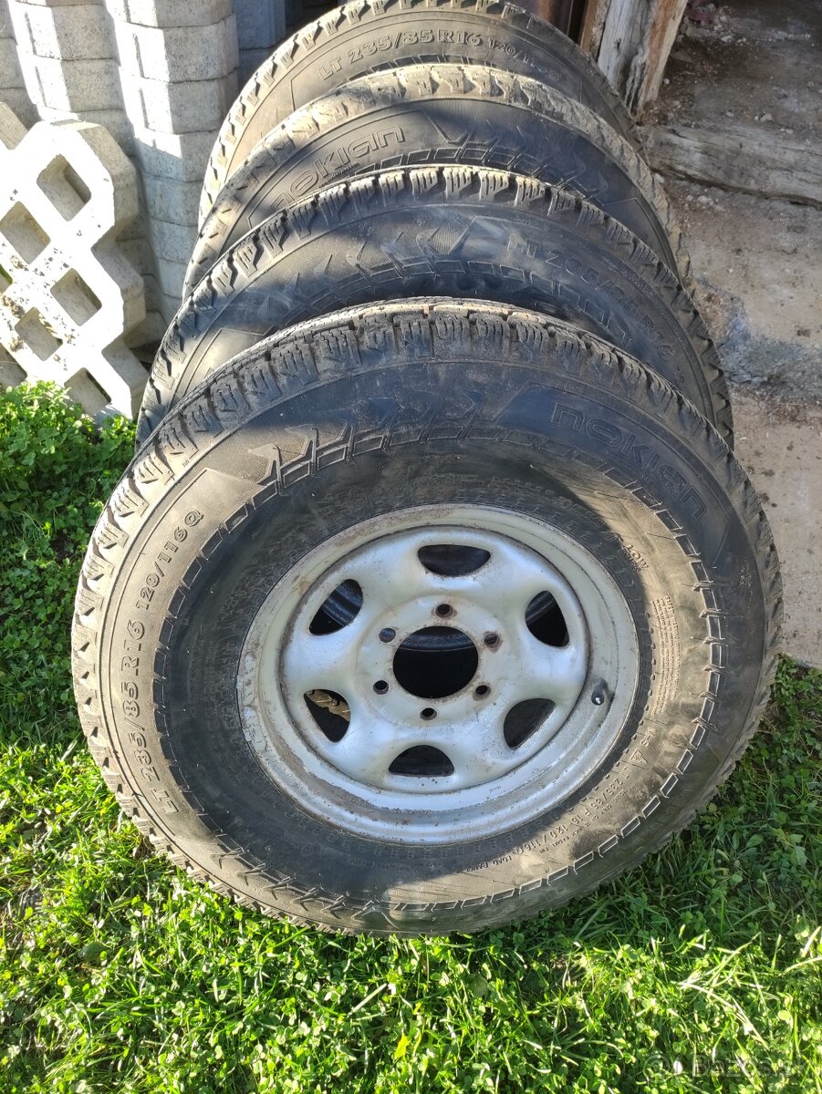 235/85 r16