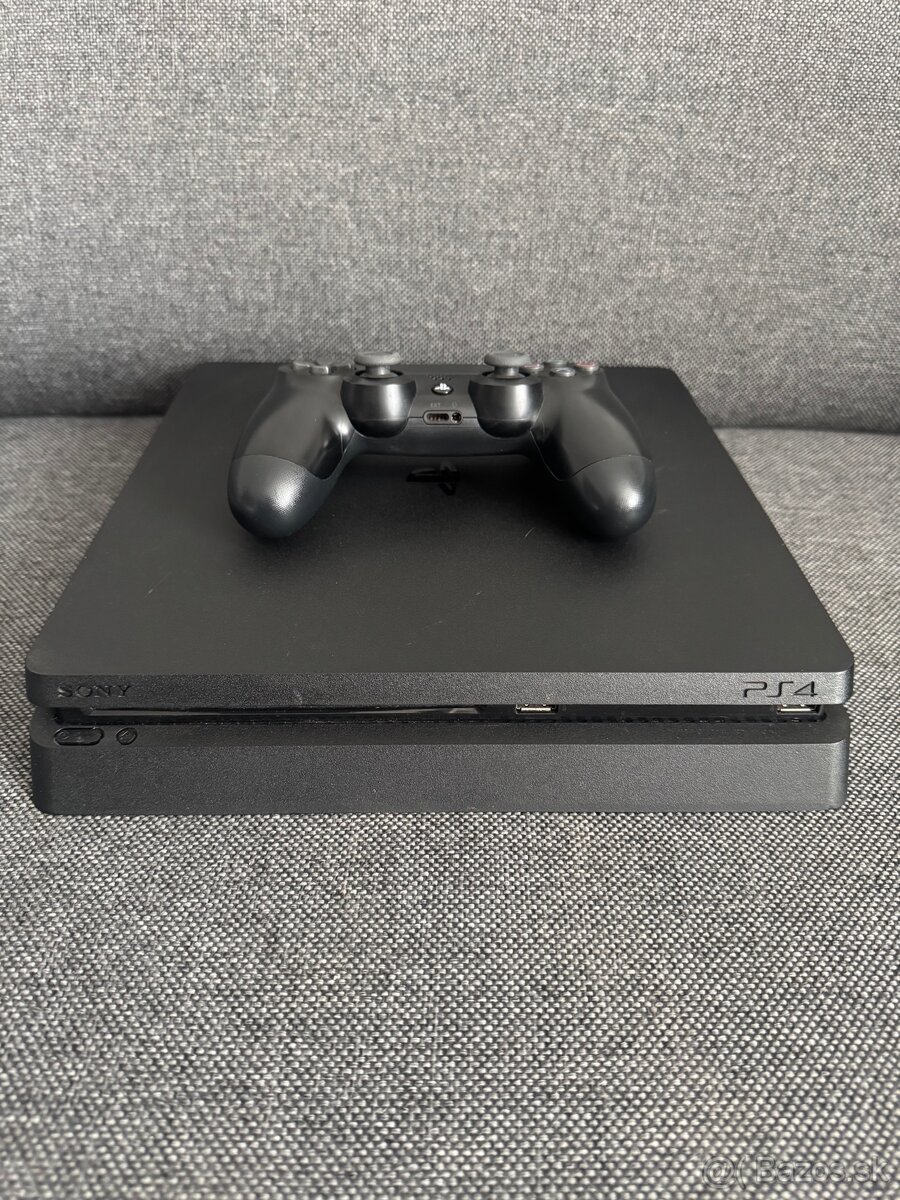 Ps4  500gb + ovládač + 7 hier