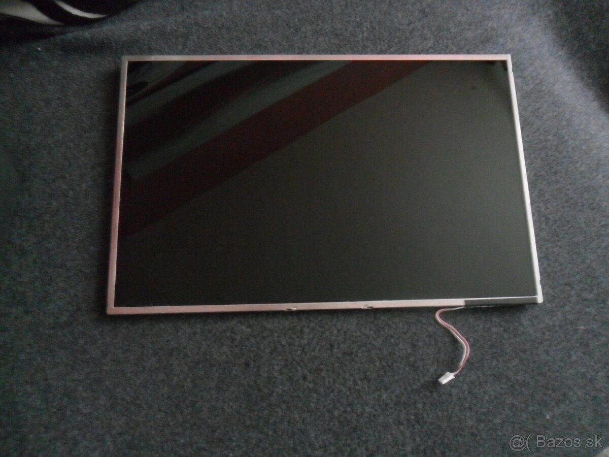 predám 15,4" display CCFL 30pin z notebooku