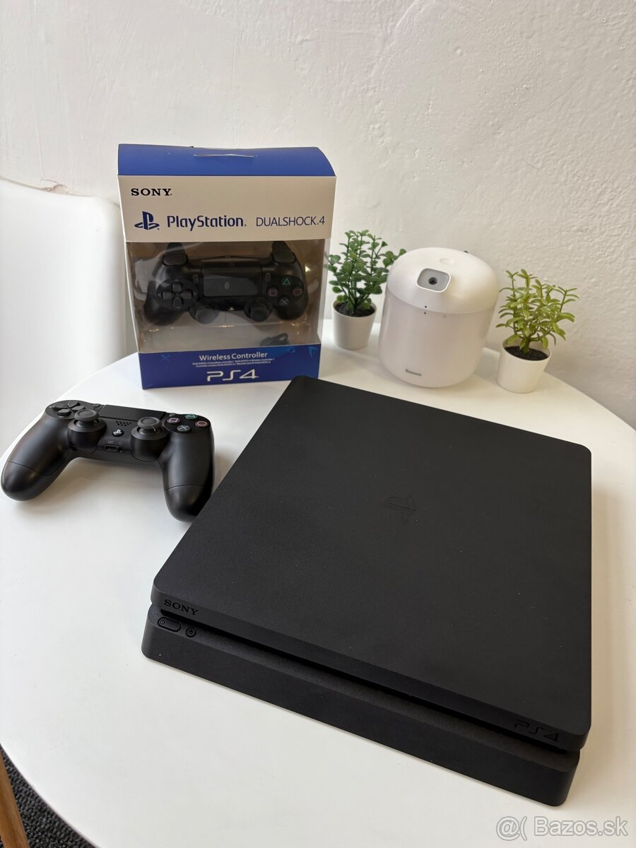 Predám Playstation 4 Slim 1 TB + hra + ovládač