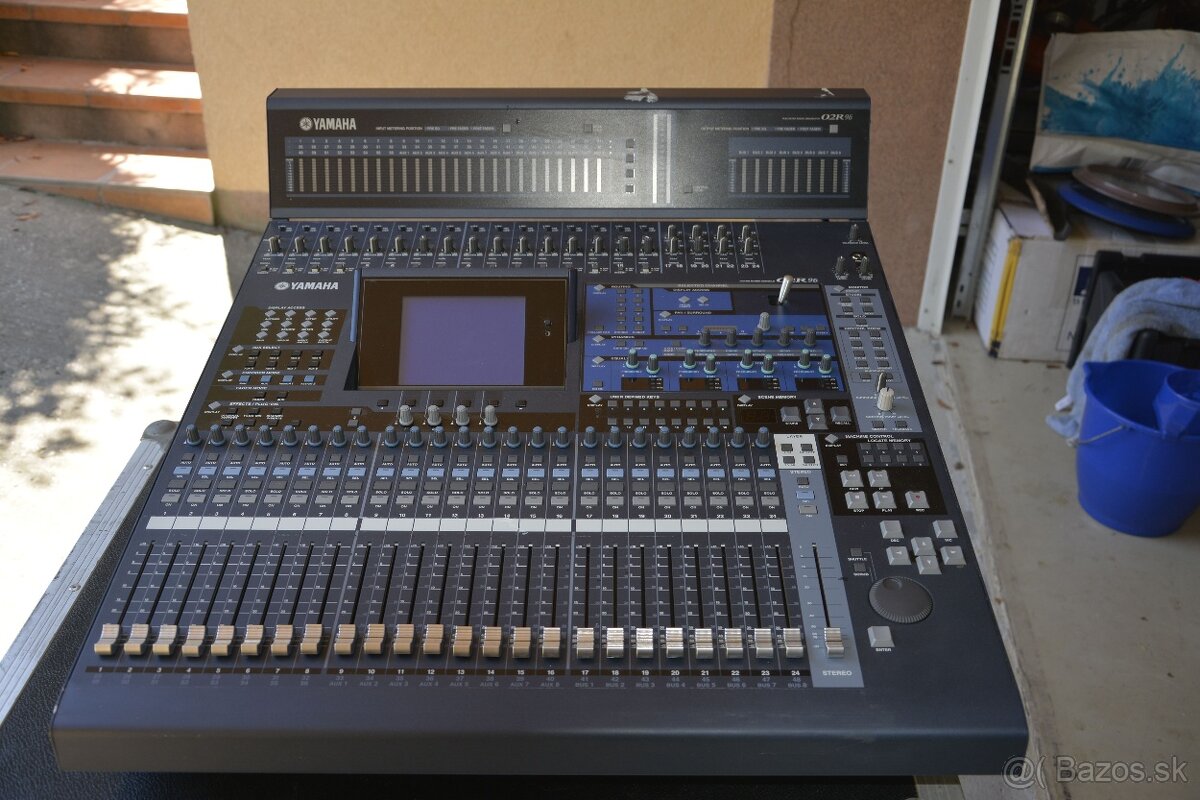 YAMAHA 02R96VCM + meterbridge