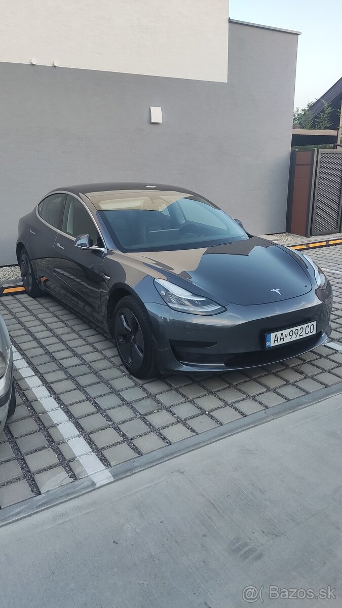 Tesla Model 3 SR+