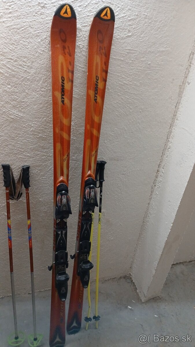 Lyže Atomic 180 cm, lyžiarky Nordica F6 č. 30,5 ; palice 110