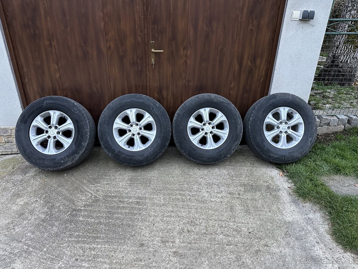 Nissan navara 255/70r16 disky a Pneu