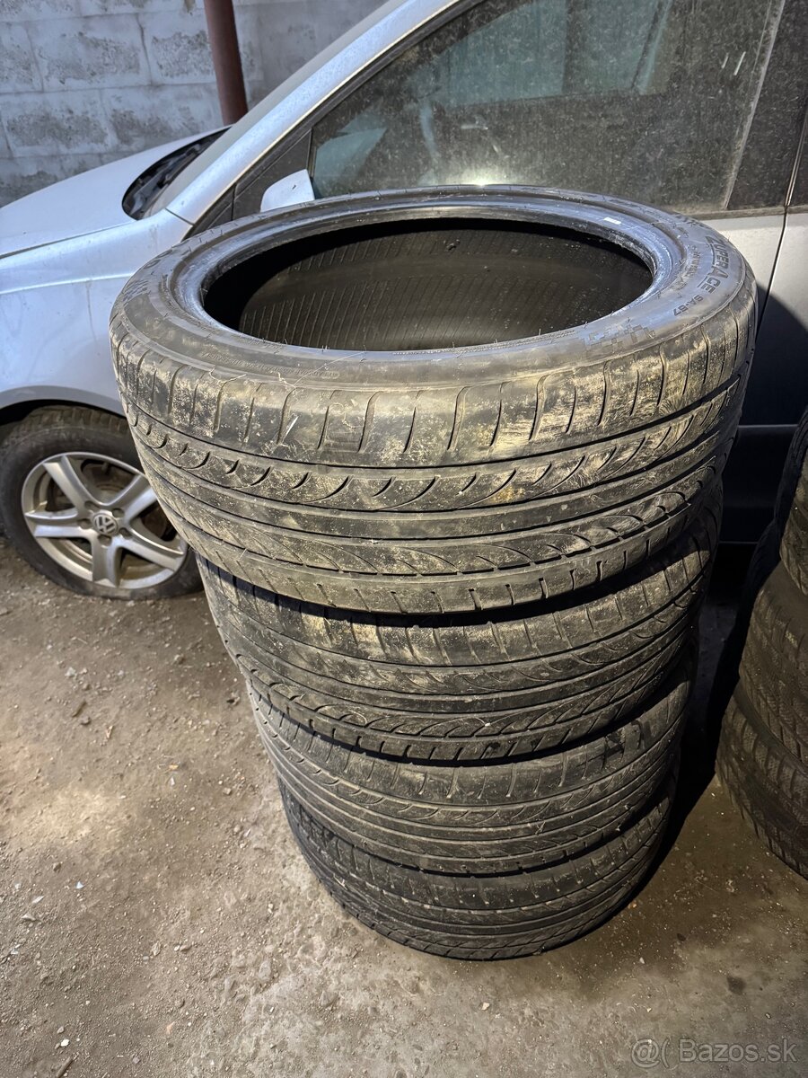 255/45R20