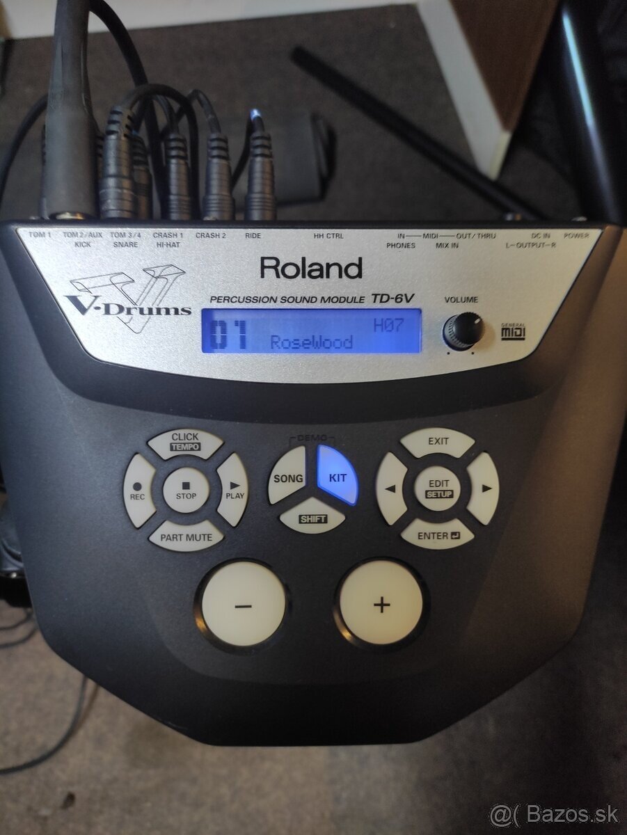 Modul Roland TD-6 spolu s adaptérom a držiakom k rampe